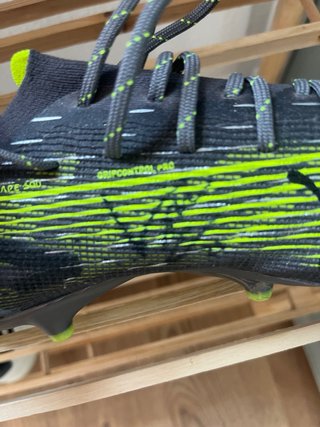Scarpe da calcio Puma firmate da Victor Muñoz
