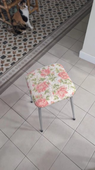 Taburete vintage floral