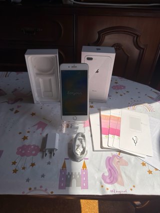 iPhone 8 Plus Plata/Blanco Caja Completa