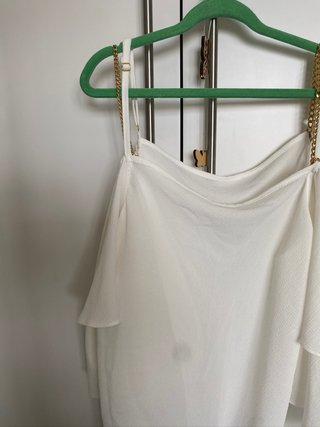 Blusa blanca con detalles dorados
