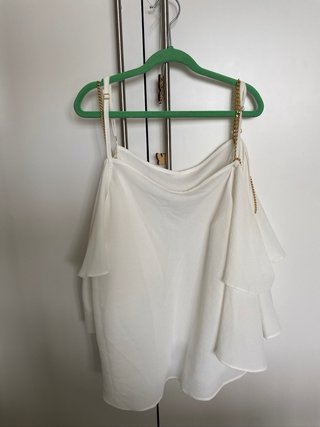 Blusa blanca con detalles dorados