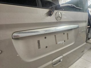 Portón Mercedes Viano Fase 2 (2013)