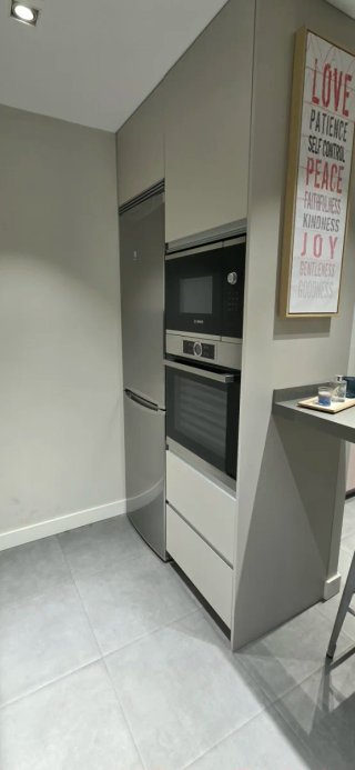 Muebles de cocina, encimera y electrodomésticos