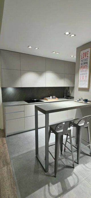 Muebles de cocina, encimera y electrodomésticos