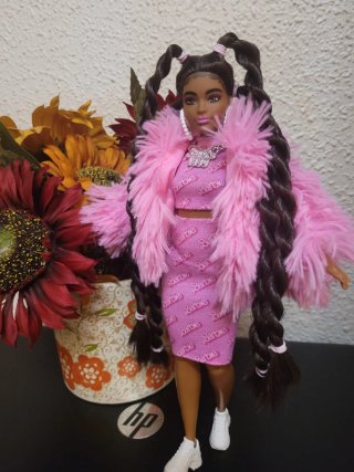 Muñeca Barbie articulada curvy