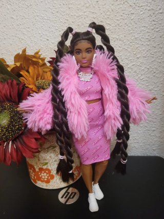 Muñeca Barbie articulada curvy