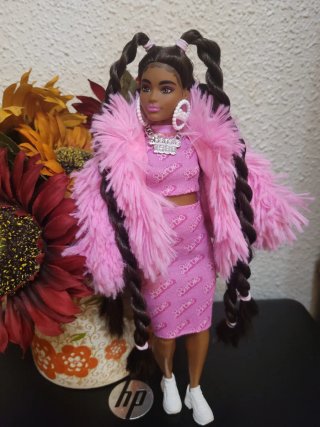 Muñeca Barbie articulada curvy