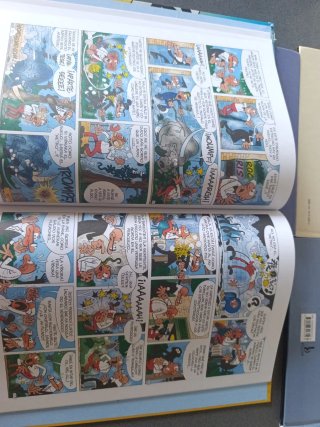 Lote de 6 comics. Mortadelo, Astérix, Super Lopez.