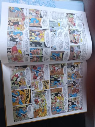 Lote de 6 comics. Mortadelo, Astérix, Super Lopez.