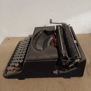 Máquina de escribir Hispano Olivetti Studio 46