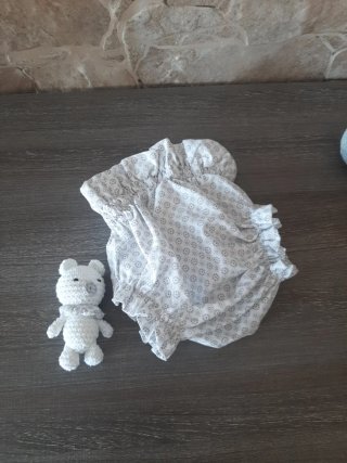 Conjunto bebé: Jersey y cubrepañal con osito.
