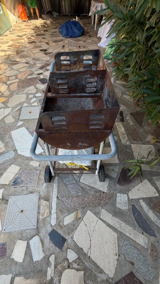 Barbacoa de carbón Naterial