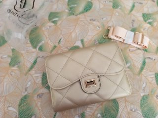 Borsa a tracolla trapuntata color oro