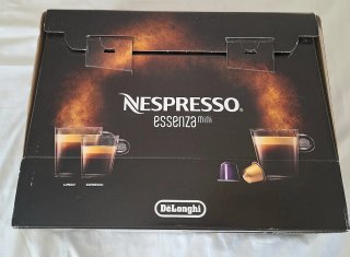 Cafetera Nespresso Essenza Mini Roja