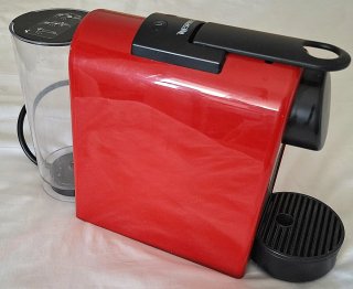 Cafetera Nespresso Essenza Mini Roja