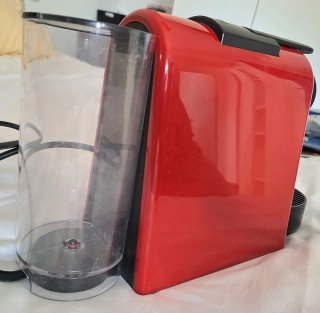 Cafetera Nespresso Essenza Mini Roja