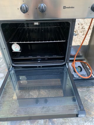 Cocina de gas butano con 4 fuegos, horno y grill