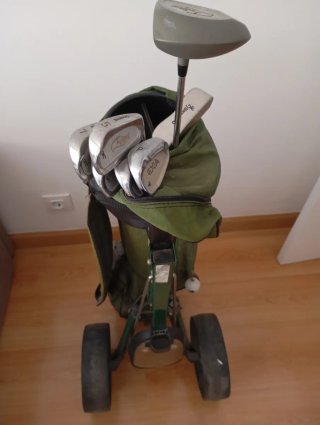 Carro de golf con bolsa y palos para pitch&putt