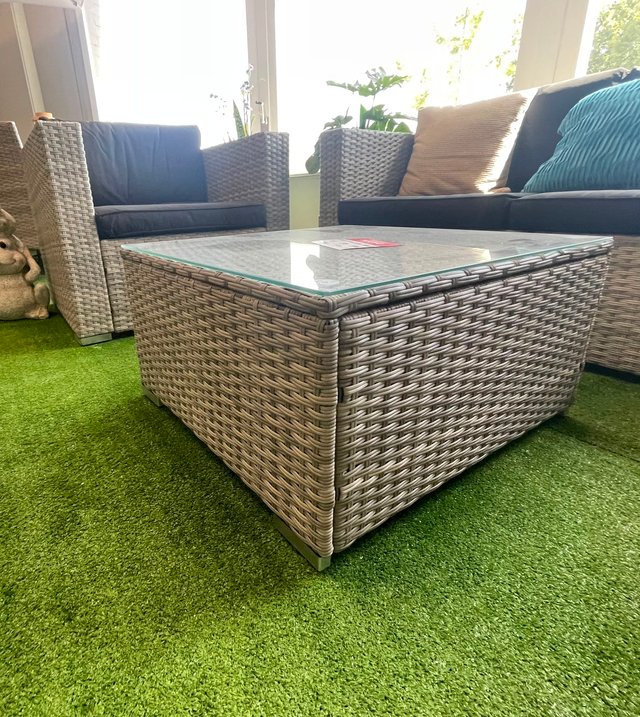 NUEVO CONJUNTO DE JARDIN O TERRAZA
