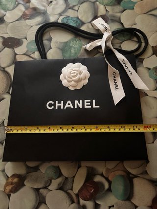 Sacchetto Chanel con fiore camelia