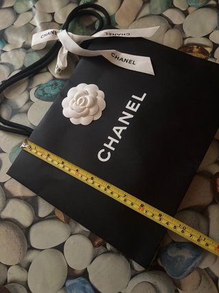 Sacchetto Chanel con fiore camelia