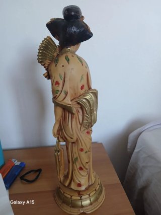 Statua vintage Geisha beige e oro