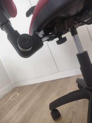 Silla de escritorio ergonómica con reposabrazos