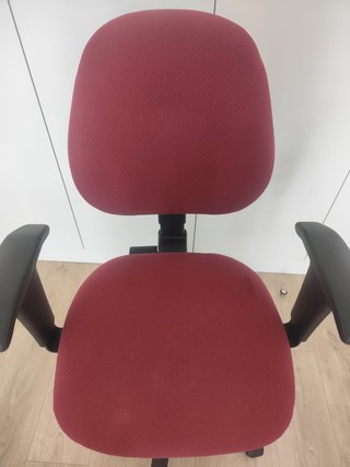 Silla de escritorio ergonómica con reposabrazos