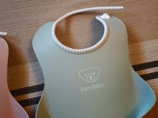 2 Baberos Babybjörn Rígidos