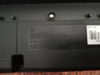 Teclado Yamaha PSR-F52 con cable