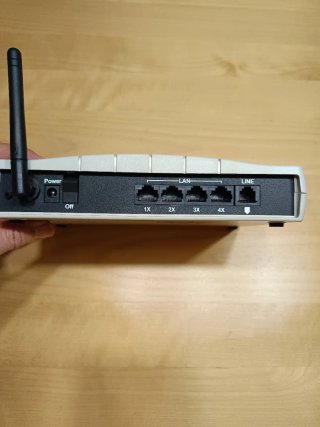Router Comtrend con Antena y Accesorios