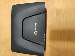 Router Comtrend con Antena y Accesorios