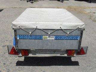 Remolque de carga con lona