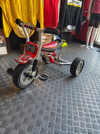 Triciclo Monty Rojo y Negro