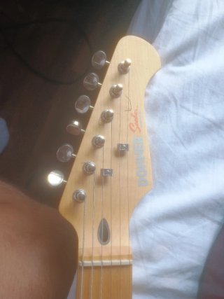 Guitarra Eléctrica Negra