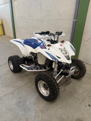 Suzuki LTZ Quad Azul y Blanco