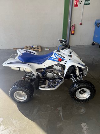 Suzuki LTZ Quad Azul y Blanco