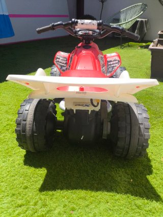 Quad eléctrico infantil rojo y blanco
