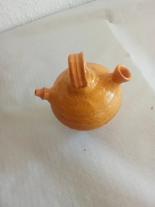 Cántaro de cerámica artesanal