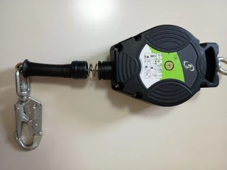 Cinta anticaída Kratos retráctil 10m