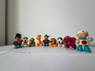 Figuras de niños y animales coleccionables