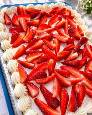 Tartas tres leches con fresas o melocotón