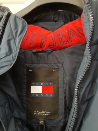 Plumífero Tommy Jeans. Azul marino. Talla 4XL