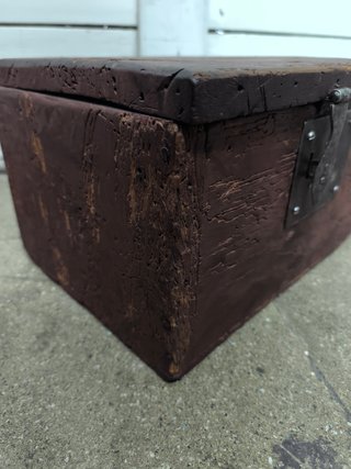 Caja de madera antigua.