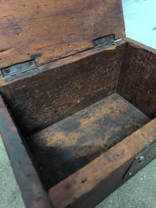 Caja de madera antigua.