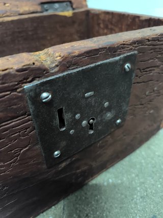 Caja de madera antigua.