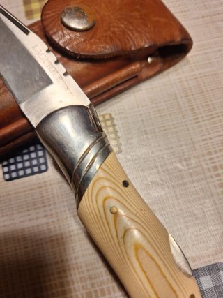 Navaja de bolsillo con funda de cuero
