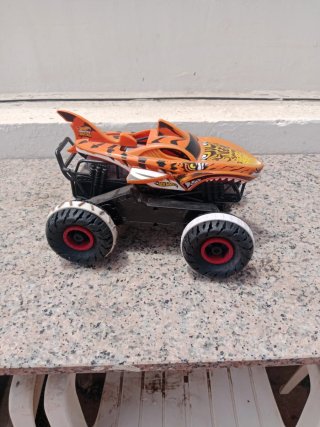 Camión Monstruo Hot Wheels Tiger Shark RC
