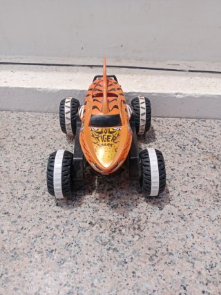 Camión Monstruo Hot Wheels Tiger Shark RC
