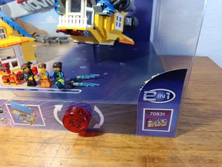 Display Tienda LEGO The Movie 2 Set 70832